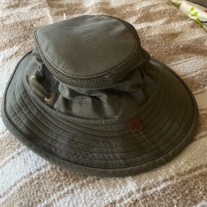 Tilley airflow Hat Olive green Size S with SPF protection